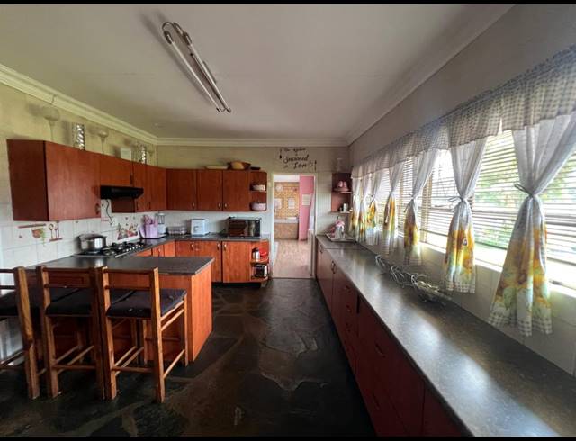 4 BEDROOM HOUSE FOR SALE IN BUYSCELIA